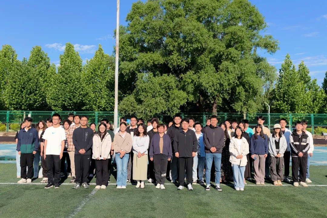 我院举办“回望来时路，永远跟党走”主题升旗仪式